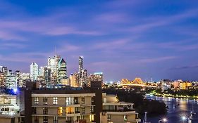 Hillcrest Apartment Hotel